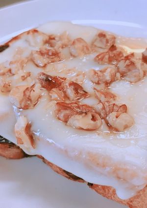 レーズンパンのくるみと蜂蜜チーズトースト-レシピのメイン写真