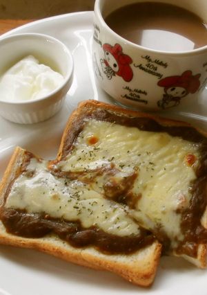 少し余ったカレーで！チーズカレートースト-レシピのメイン写真