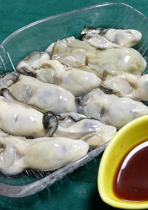 生牡蠣のピリ辛トマトソース添え-レシピのメイン写真