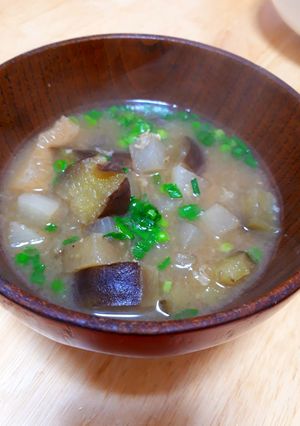 子どもも食べる☆茄子と角切り大根の味噌汁-レシピのメイン写真