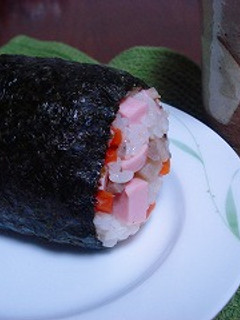楽うま栄養満点おにぎり♪お魚のソーセージ-レシピのメイン写真