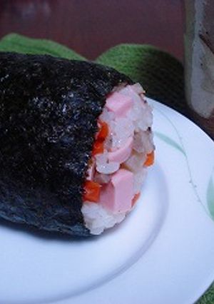 楽うま栄養満点おにぎり♪お魚のソーセージ-レシピのメイン写真