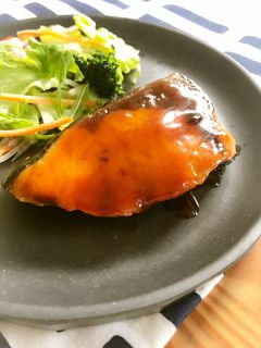 ブリの照り焼き。バター風味-レシピのメイン写真