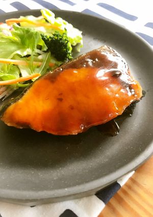 ブリの照り焼き。バター風味-レシピのメイン写真