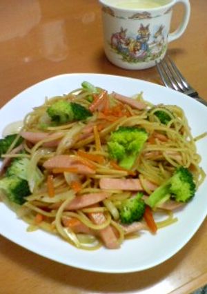 魚肉ソーセジでコンソメ醤油パスタ-レシピのメイン写真