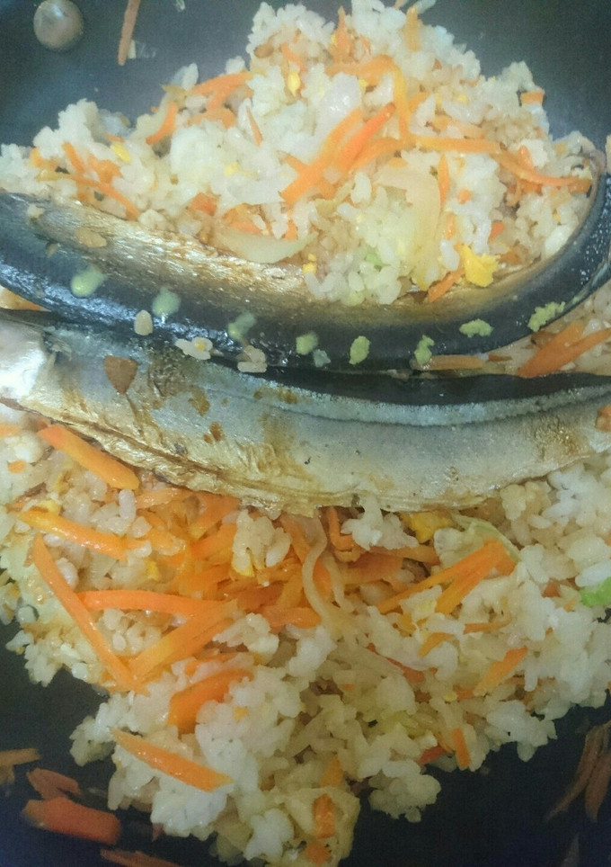 まるごと焼きさんまの炒めご飯-レシピのメイン写真