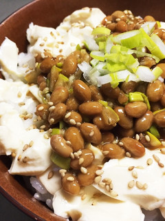 ダイエットに最適!ガツンと豆腐と納豆の丼-レシピのメイン写真