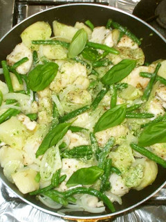 鶏もも肉と野菜のバジルソース煮♪簡単-レシピのメイン写真