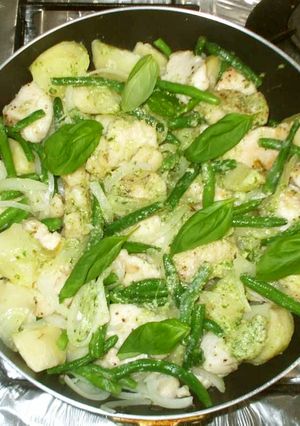 鶏もも肉と野菜のバジルソース煮♪簡単-レシピのメイン写真