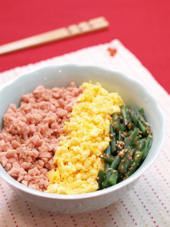 三色おさかなソーセージそぼろ丼-レシピのメイン写真