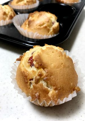クランベリーとホワイトチョコマフィン-レシピのメイン写真