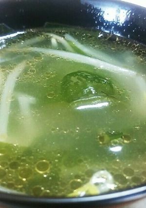 ワカメとモヤシのスープ(ショウガ風味)-レシピのメイン写真