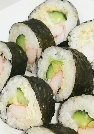 ラップでキレイ☆巻き寿司の切り方-レシピのメイン写真