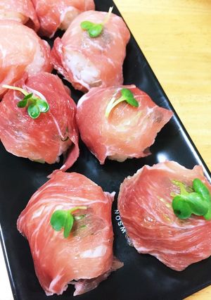 簡単おしゃれ♡生ハムおにぎり-レシピのメイン写真