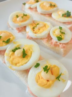 朝食に!鮭フレークと卵のオープンサンド-レシピのメイン写真