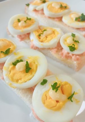 朝食に！鮭フレークと卵のオープンサンド-レシピのメイン写真