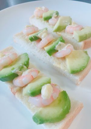 朝食に！エビとアボカドのオープンサンド-レシピのメイン写真