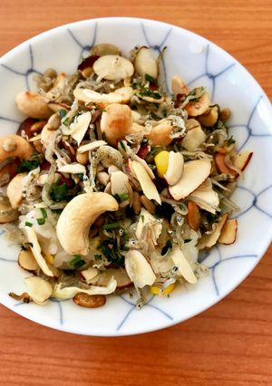 美味しくミネラル補給！じゃこナッツご飯。-レシピのメイン写真