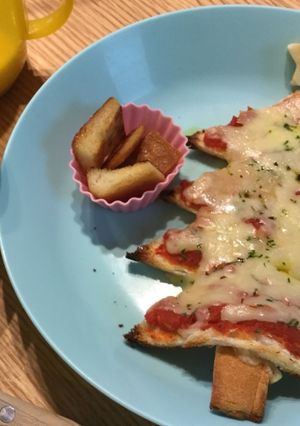 食パンで簡単☆クリスマスツリーピザ-レシピのメイン写真