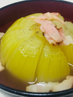 夜食にも♪レンジで簡単玉ねぎ丸ごとスープ-レシピのメイン写真