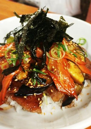 肉野菜炒め丼-レシピのメイン写真