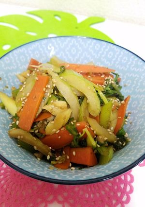 セロリの簡単❤胡麻油炒め超うまうま-レシピのメイン写真