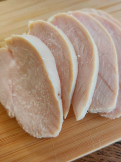 鶏むね肉で塩麹ハム(出汁でスープまで)-レシピのメイン写真