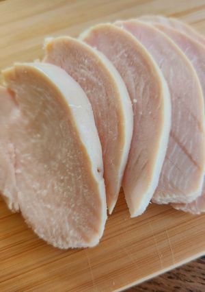 鶏むね肉で塩麹ハム(出汁でスープまで)-レシピのメイン写真