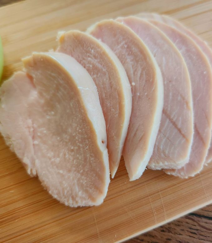鶏むね肉で塩麹ハム(出汁でスープまで)-レシピのメイン写真