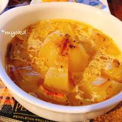 รูปของ 簡単 レンジで まるごと 玉ねぎスープ