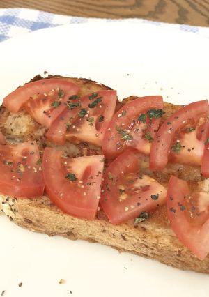 フライパンdeサクっと焼きパン+トマト＊-レシピのメイン写真