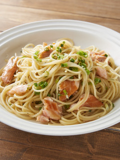 香燻ローストサーモンの和風パスタ-レシピのメイン写真