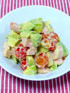 簡単!アボカドと魚肉ソーセージのサラダ-レシピのメイン写真
