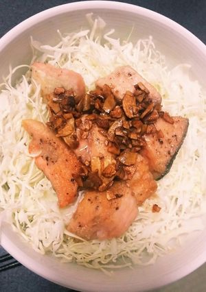 スタミナ満点！簡単鮭キャベ丼-レシピのメイン写真