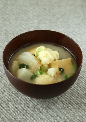 カルシウムも摂れる！冬野菜の白味噌汁-レシピのメイン写真
