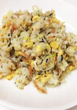 これはイケる！お茶漬けの素で〜ゴマ炒飯-レシピのメイン写真