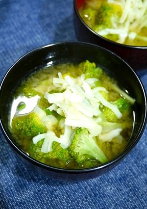 簡単！ブロッコリーチーズのお味噌汁-レシピのメイン写真