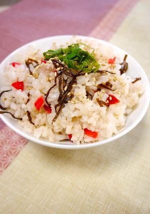 簡単！カリカリ梅と塩昆布の混ぜご飯-レシピのメイン写真