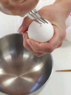 たまごの中身を抜く方法-レシピのメイン写真