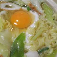 รูปของ サリ麺で鍋焼きらーめん