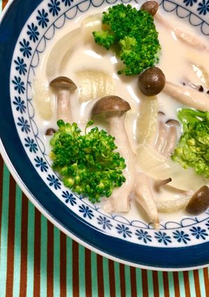玉葱きのこブロッコリーの豆乳スープ♬-レシピのメイン写真
