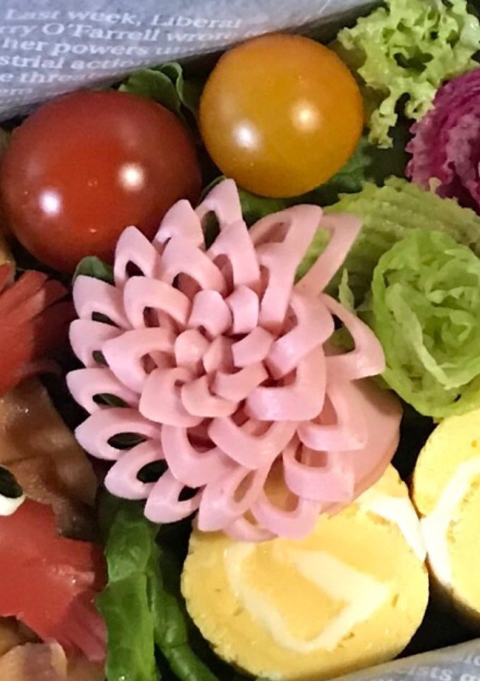 【簡単】キャラ弁 おかず 花ハム①-レシピのメイン写真