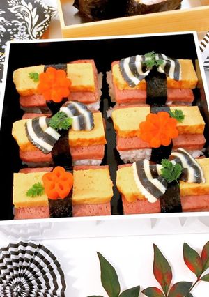 お重にスパム握り-レシピのメイン写真