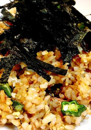 鰹節が決め手！オクラの入ったチャーハン-レシピのメイン写真