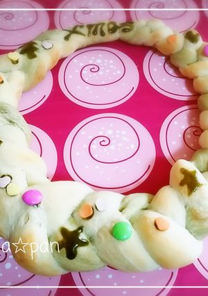 Xmasに「三つ編みリースパン」-レシピのメイン写真