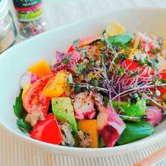 รูปของ タコと野菜のオートミールサラダボウル