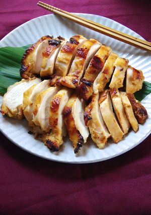 漬けて焼くだけ♪胸肉の柔らか味噌焼き-レシピのメイン写真