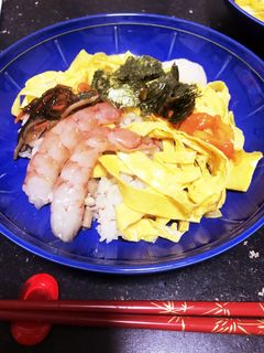 おせちアレンジ☆お煮しめ残りでちらし寿司-レシピのメイン写真