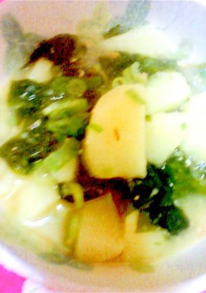 鰹節で簡単♡じゃがいもとわかめの味噌汁-レシピのメイン写真