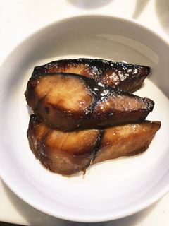 簡単!冷凍も弁当やおせちにブリの照り焼き-レシピのメイン写真